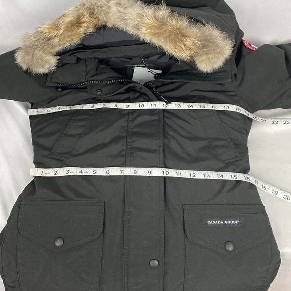 Excellent Preowned Condition Canada Goose Black Ski & Snow Jacket - Picture 8 of 11